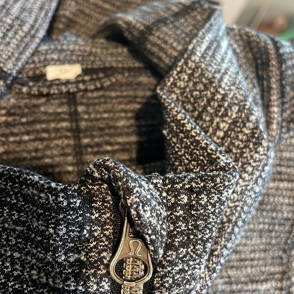 Lululemon track jacket - Picture 3 of 8